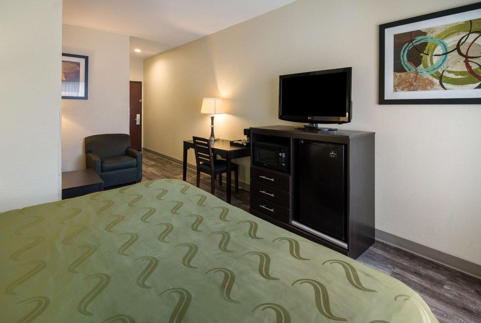 Hotel Quality & -
