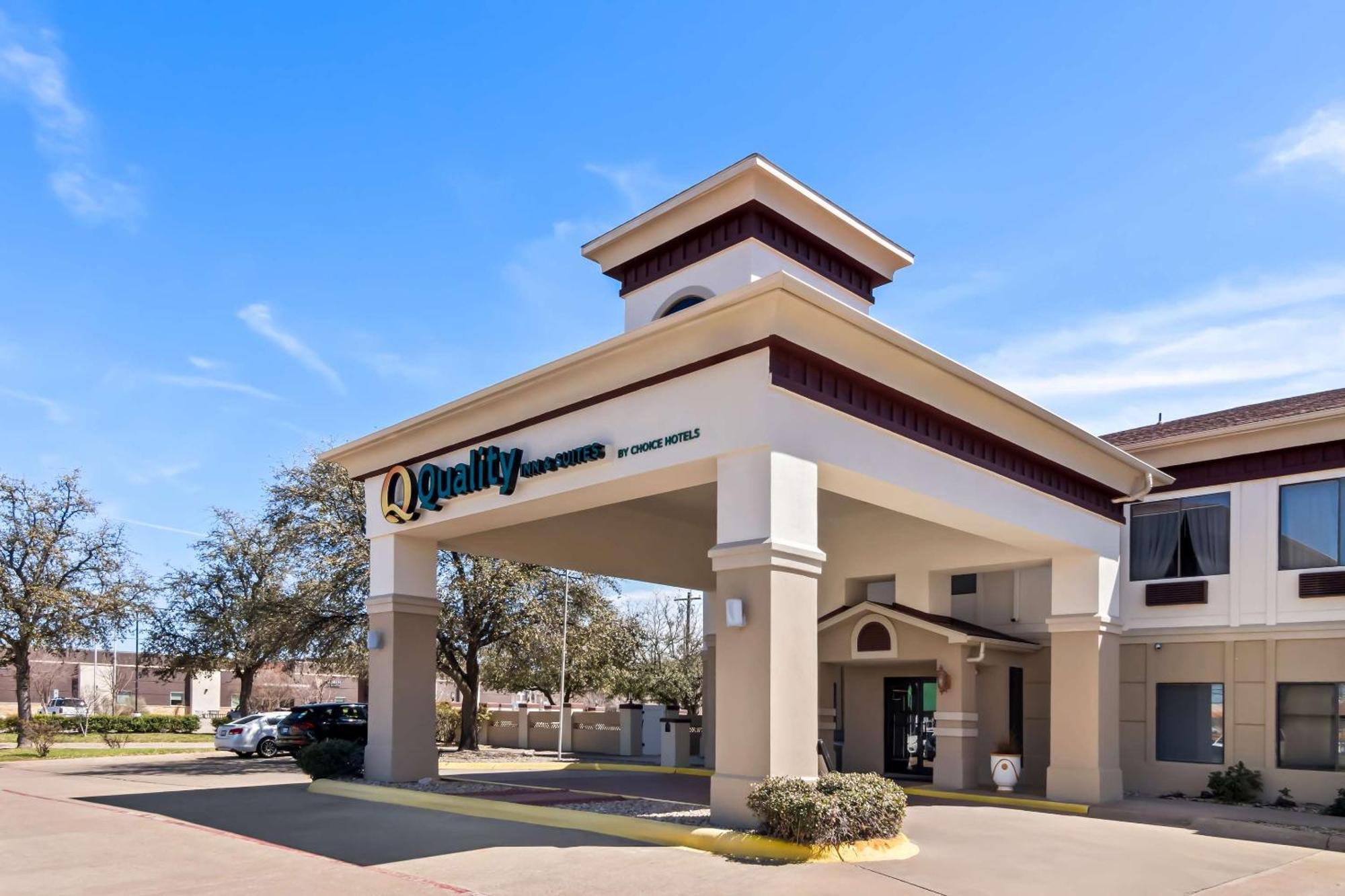 Hotel Quality & - Granbury